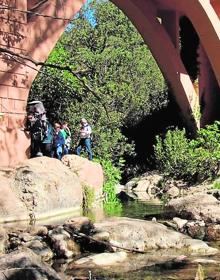 Imagen secundaria 2 - 1. Lago y Cueva del Turche. 2. Cueva de las Palomas. 3. Río Juanes. 