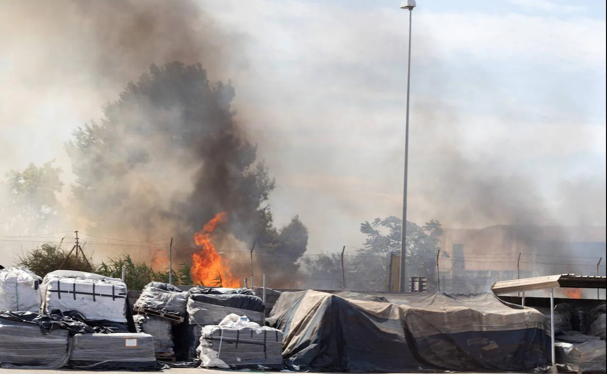 Imagen del fuego en Aldaia. 
