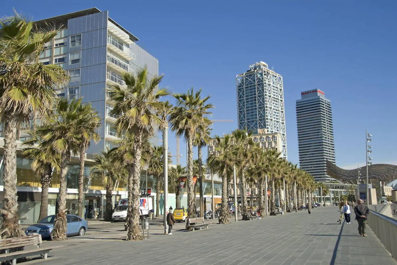 14. Barcelona. Para vivir en la segunda ciudad más grande de España hay que tener en cuenta que un piso de cien metros cuadrados cuesta aproximadamente 420.600 euros, 4.206 euros el metro cuadrado.