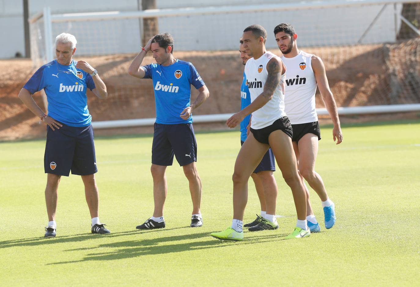 Crisis en el Valencia CF | Entrenamiento en Paterna tras la reunión de la plantilla con Anil Murthy para explicar la situación. 