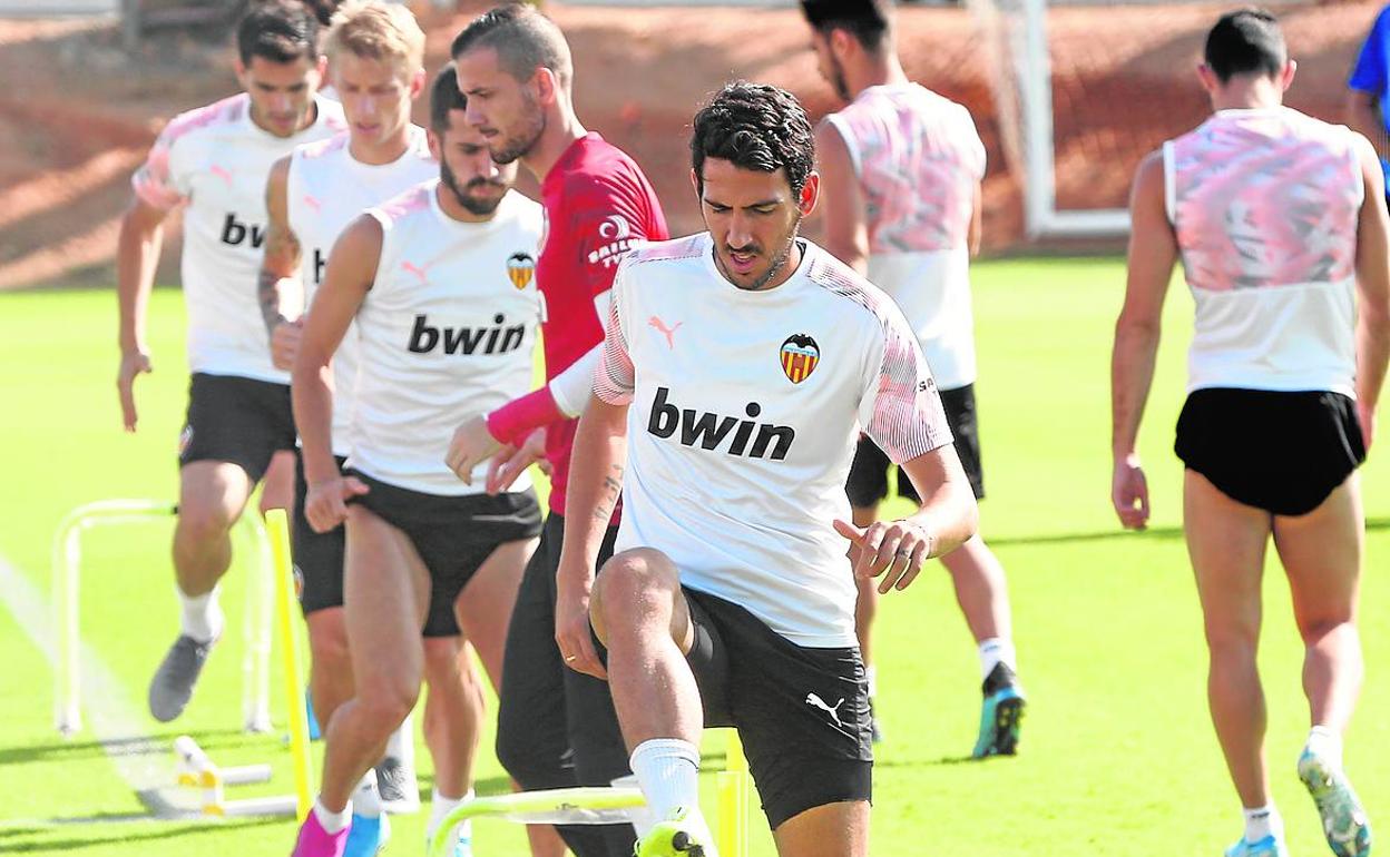 Dani Parejo realiza un ejercicio durante un entrenamiento de esta semana.