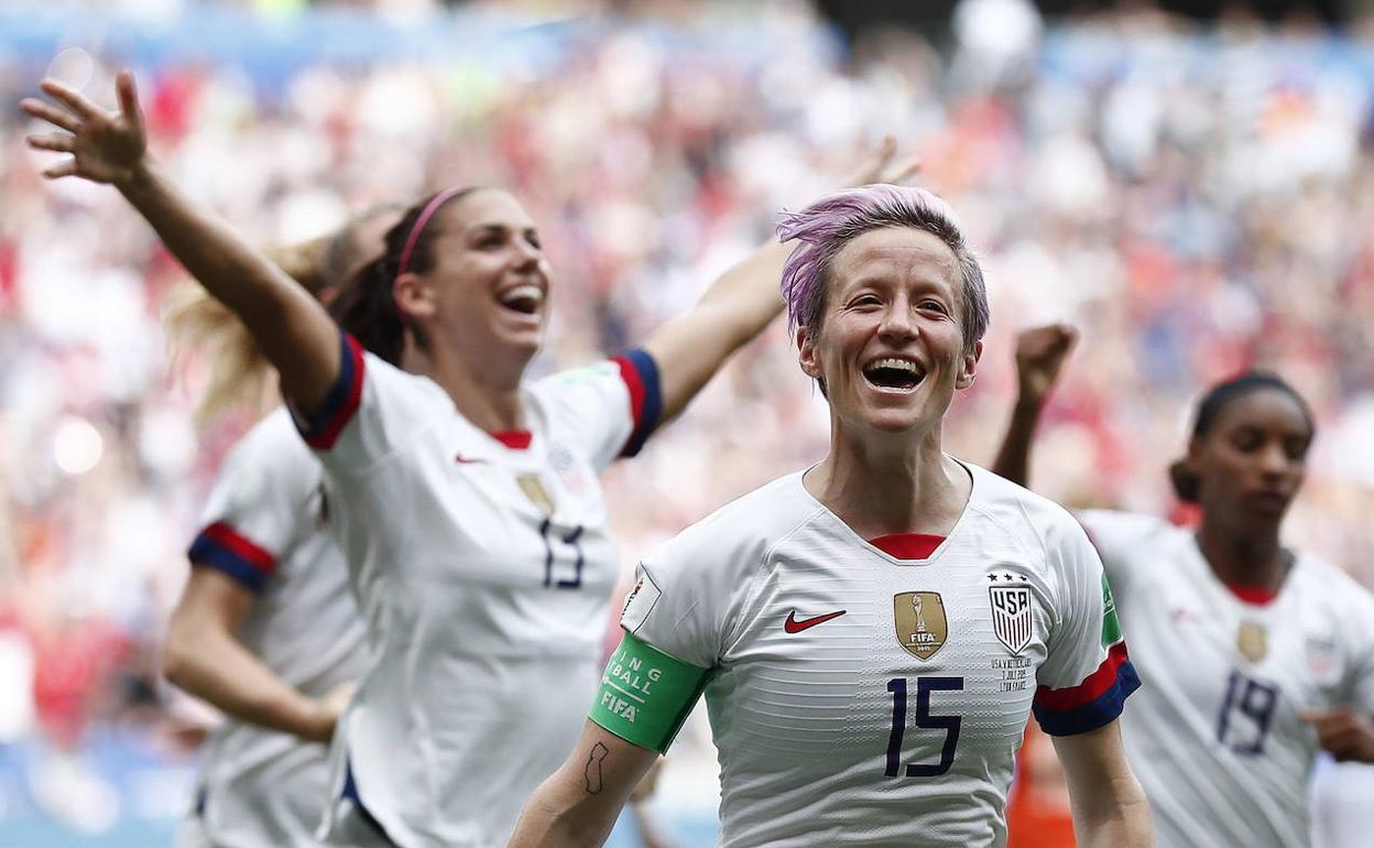 Megan Rapinoe celebra uno de los goles que dieron la victoria a Estados Unidos en la final de Francia 2019. 