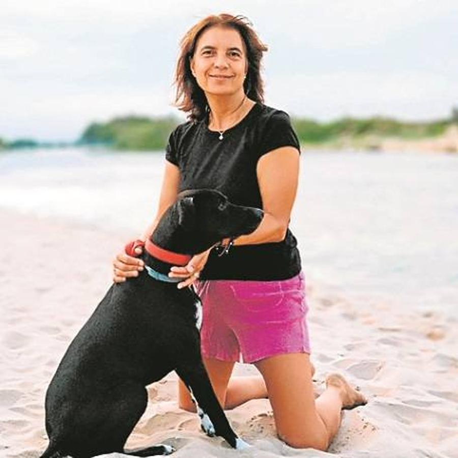 Aita Guillén en la playa del Perellonet.