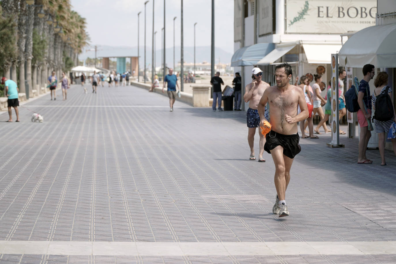 La Malvarrosa, la playa más emblemática y visitada de Valencia. 