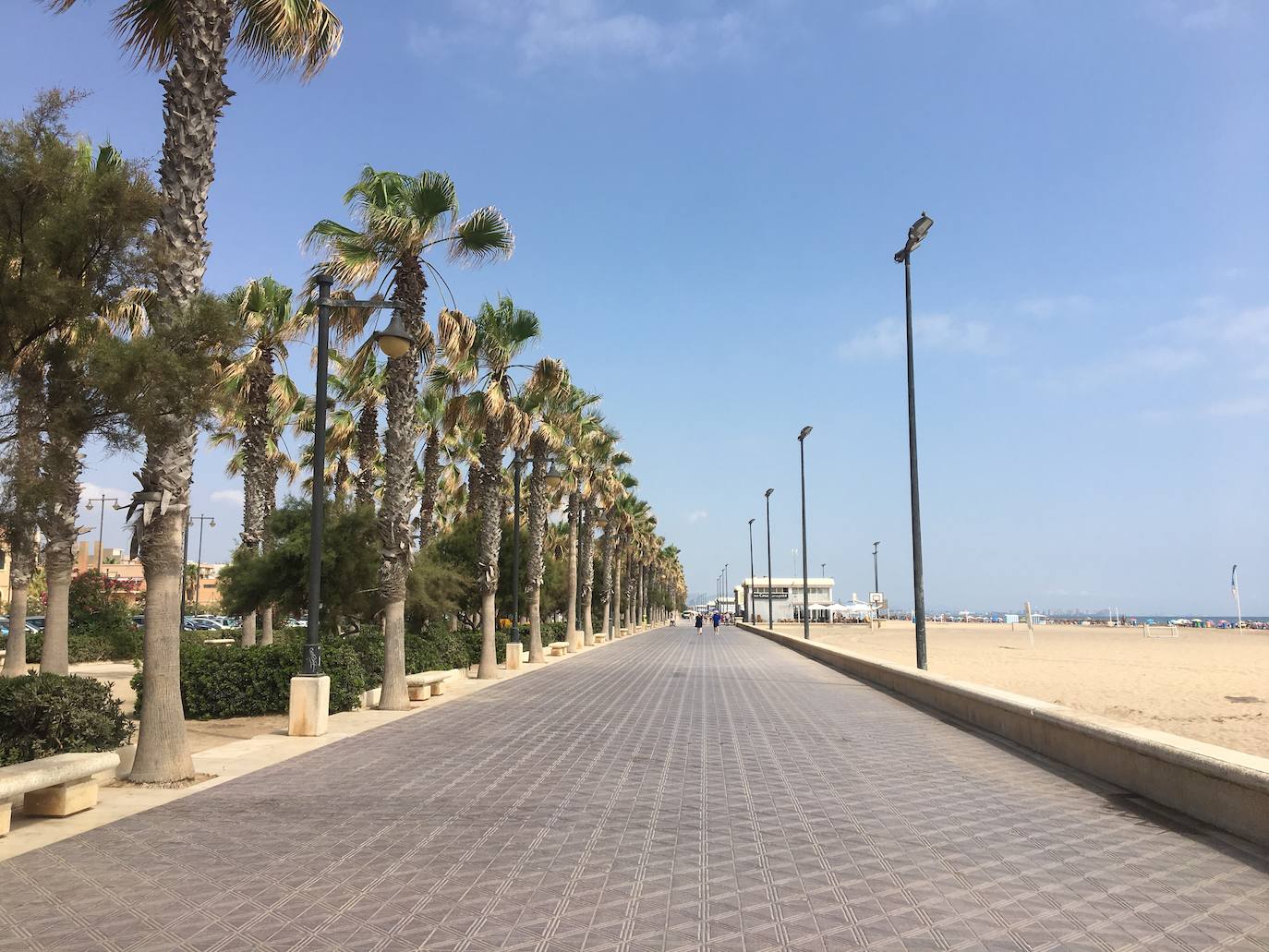 La Malvarrosa, la playa más emblemática y la más visitada de Valencia. 