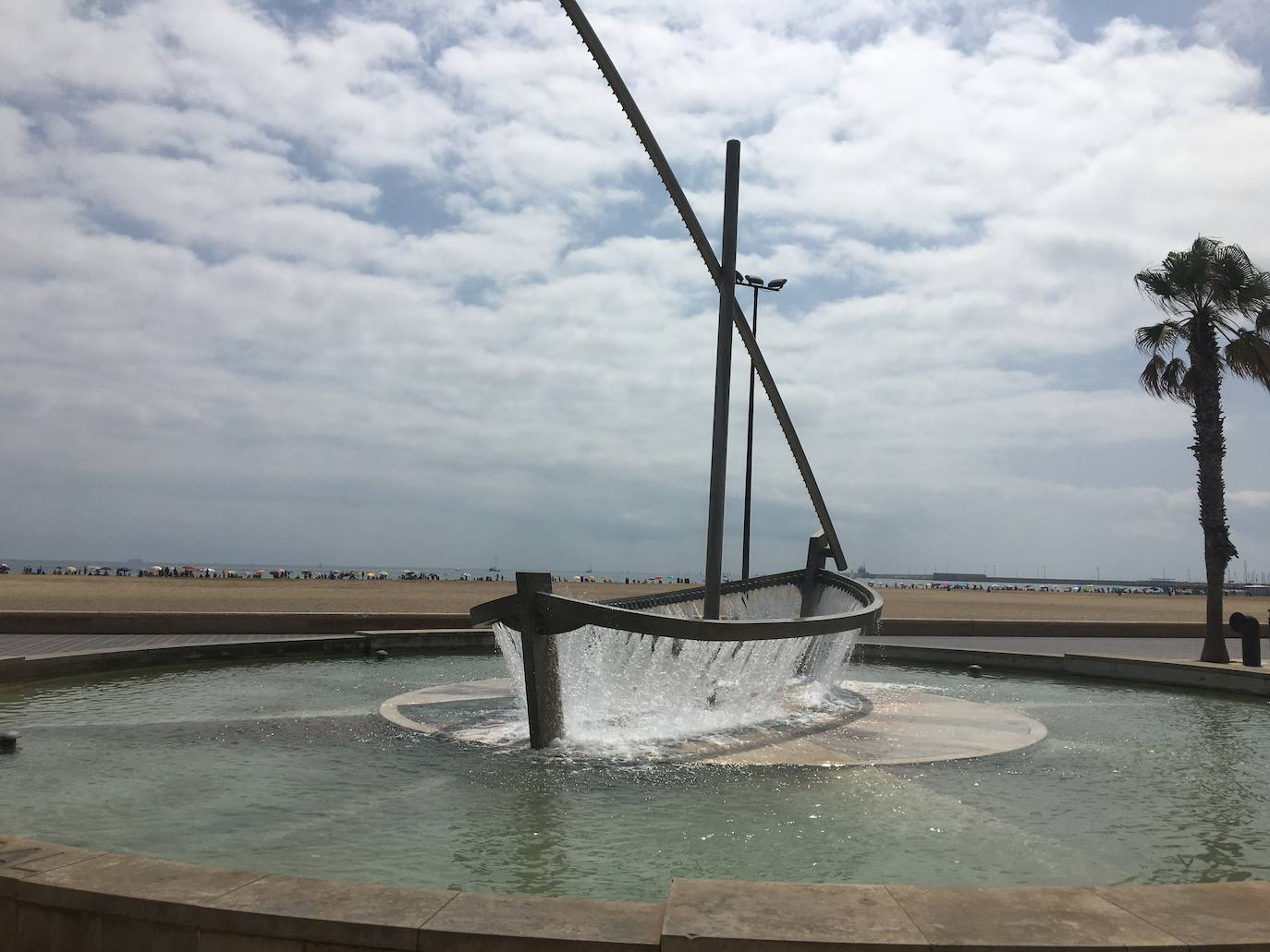 La Malvarrosa, la playa más emblemática y visitada de Valencia. 