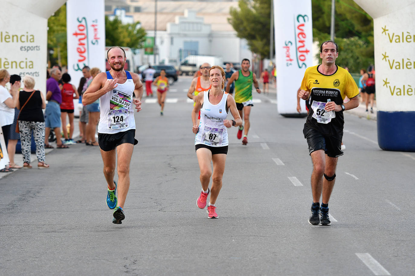 Fotos: Búscate en la 10K XXIV Carrera Tomatina de Buñol 2019