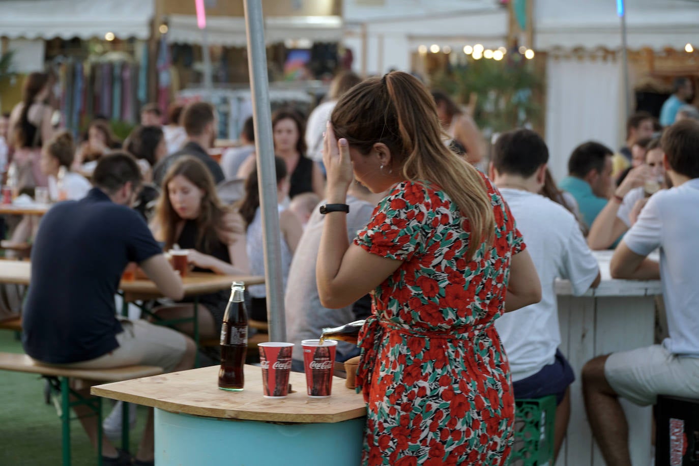 La playa de El Puig acoge el festival Solmarket que se ha convertido ya en toda una tendencia entre los planes de ocio valencianos. Un lugar para disfrutar del atardecer y del ocio gastronómico, pensado para todos los públicos, con puestos de comida y actividades con las que disfrutar los días de verano. Además, la oferta gastronómica de este año se vuelve más internacional que nunca con arriesgadas combinaciones de países como Tailandia, Japón, Venezuela, México, Argentina, Cuba o Italia. La entrada es gratuita y consigue reunir año tras año a miles de asistentes.