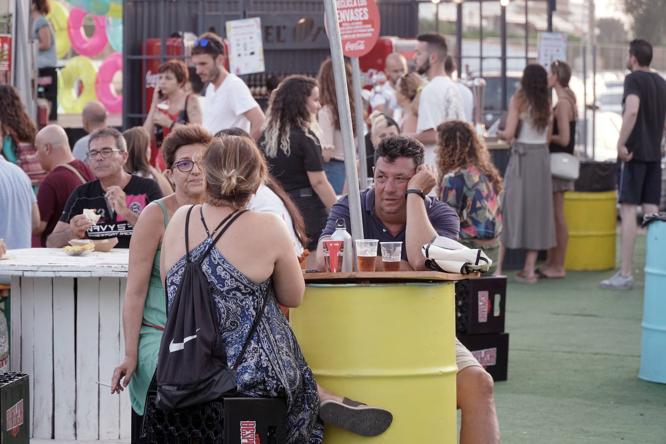 La playa de El Puig acoge el festival Solmarket que se ha convertido ya en toda una tendencia entre los planes de ocio valencianos. Un lugar para disfrutar del atardecer y del ocio gastronómico, pensado para todos los públicos, con puestos de comida y actividades con las que disfrutar los días de verano. Además, la oferta gastronómica de este año se vuelve más internacional que nunca con arriesgadas combinaciones de países como Tailandia, Japón, Venezuela, México, Argentina, Cuba o Italia. La entrada es gratuita y consigue reunir año tras año a miles de asistentes.