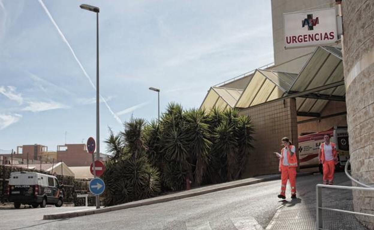 Entrada de Urgencias del Hospital General de Alicante, donde se encuentra ingresado el niño.