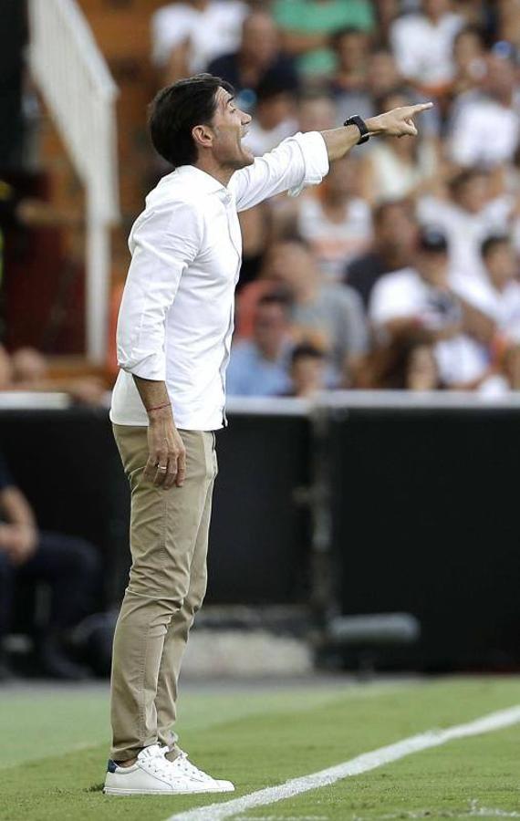 El equipo donostiarra le ha hecho el pasillo de honor al Valencia CF en Mestalla por la conquista de la Copa del Rey de 2019