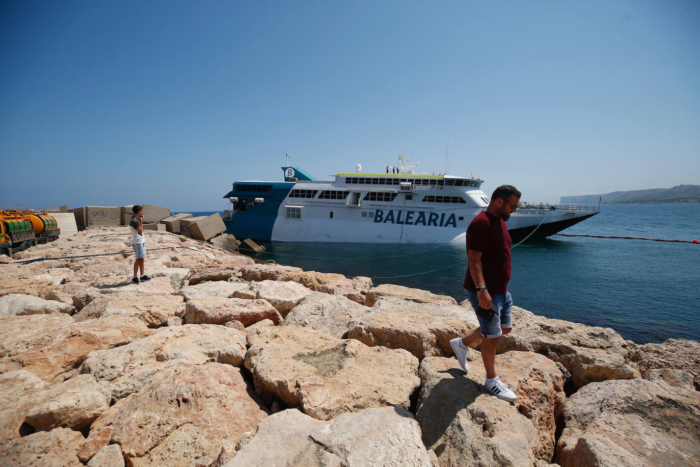 Fotos: Ferry encallado en el puerto de Dénia