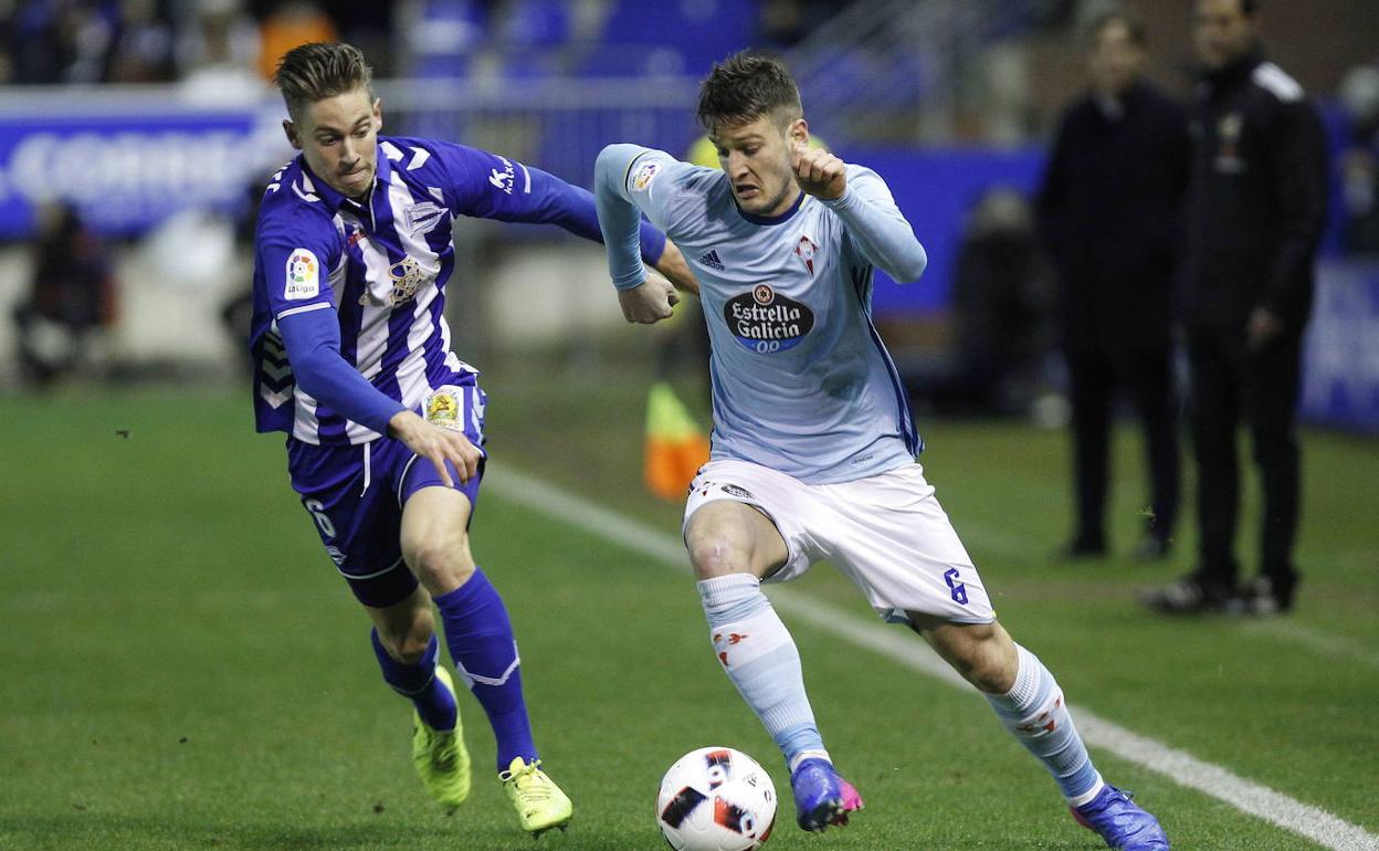 Nemanja Radoja durante un partido con el Celta.