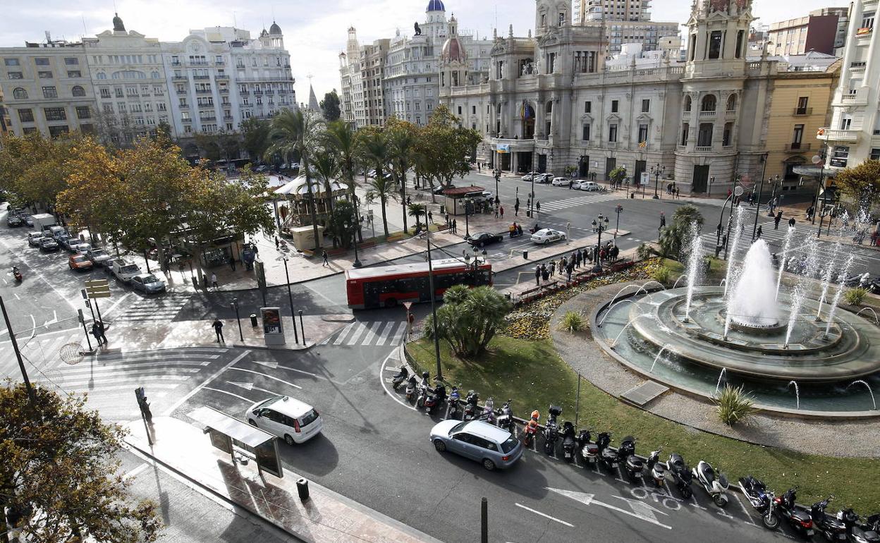 Valencia amplia la red wifi gratuita en la plaza del Ayuntamiento y la zona marítima