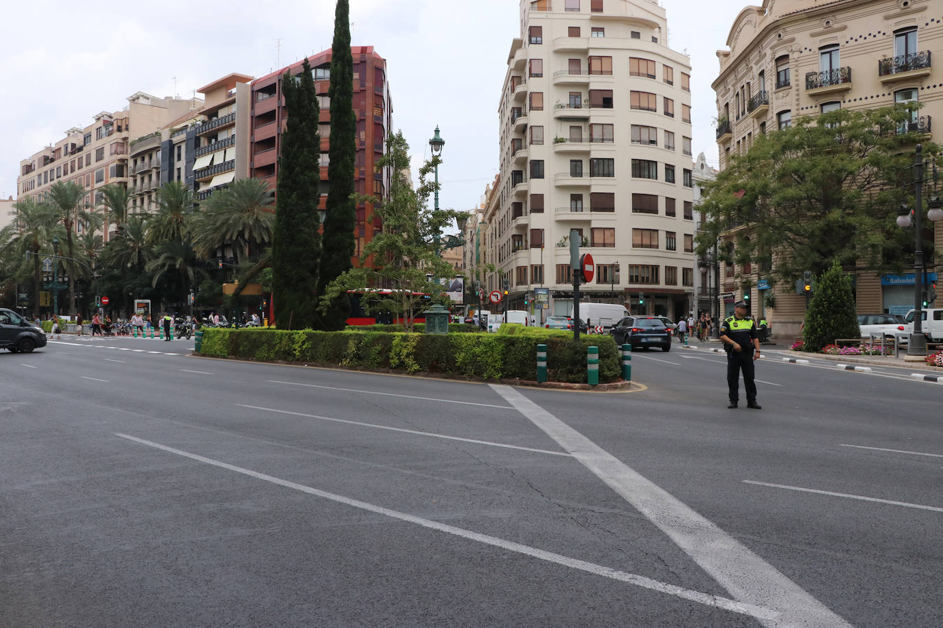 Primeras retenciones en la gran vía por el cambio en Ruzafa