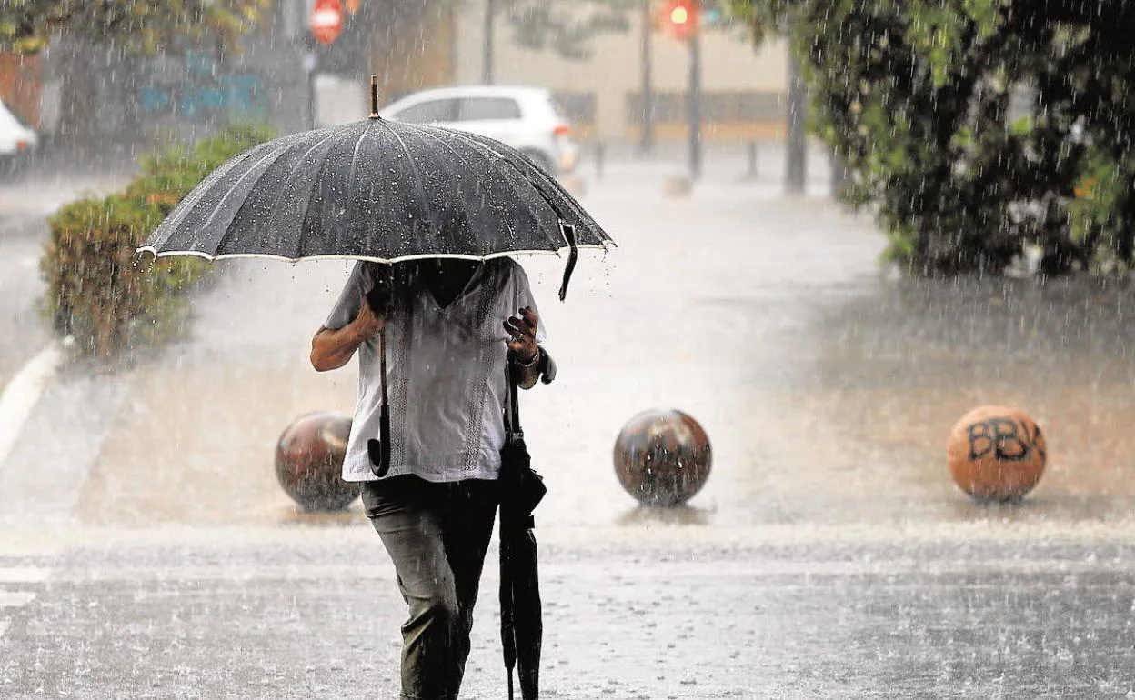 Chubascos fuertes de lluvia en Valencia. 