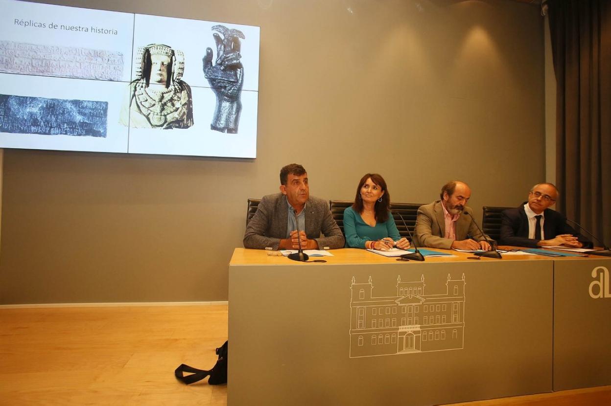 Rueda de prensa de presentación de la exposición de piezas del Marq que viajarán a Irán, ayer en el Palacio Provincial de la Diputación. 