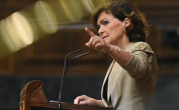 La vicepresidenta del Gobierno, Carmen Calvo, durante su intervención en el Congreso.