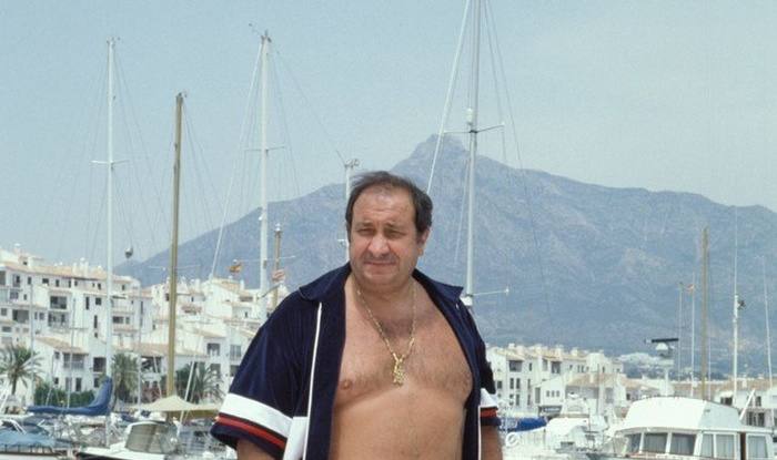 Cuenta con las intervenciones de algunos de sus hijos y de periodistas como José María García.