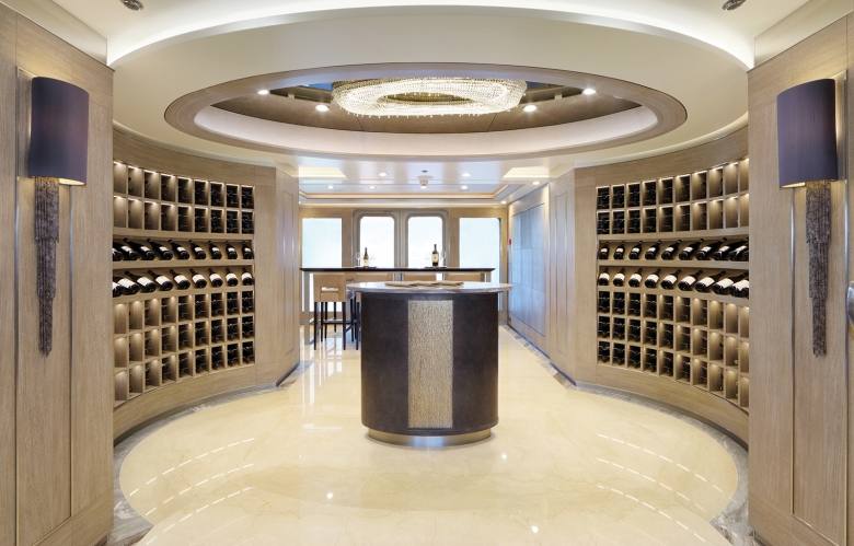 Fotos: El yate Ulysses, el cuarto más grande del mundo, atraca a Cullera