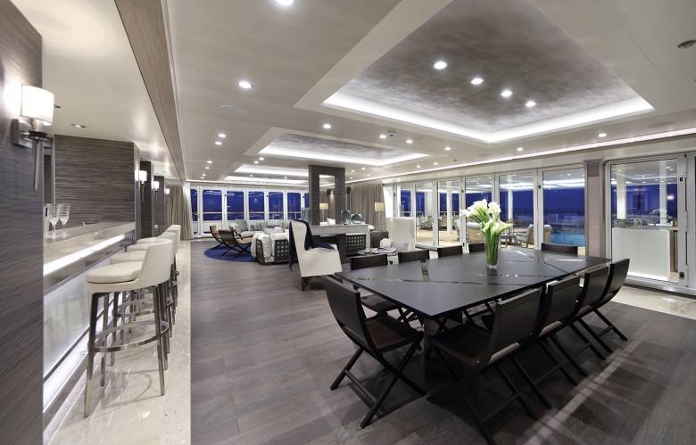 Fotos: El yate Ulysses, el cuarto más grande del mundo, atraca a Cullera