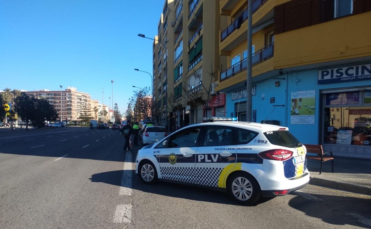 Coche de la Policía Local de Valencia durante un dispositivo.