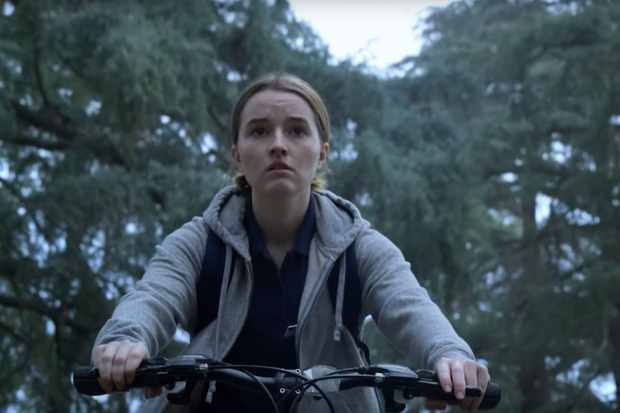 Sin embargo su círculo más cercano y los detectives que investigan el caso comienzan a dudar de la veracidad de la historia. 