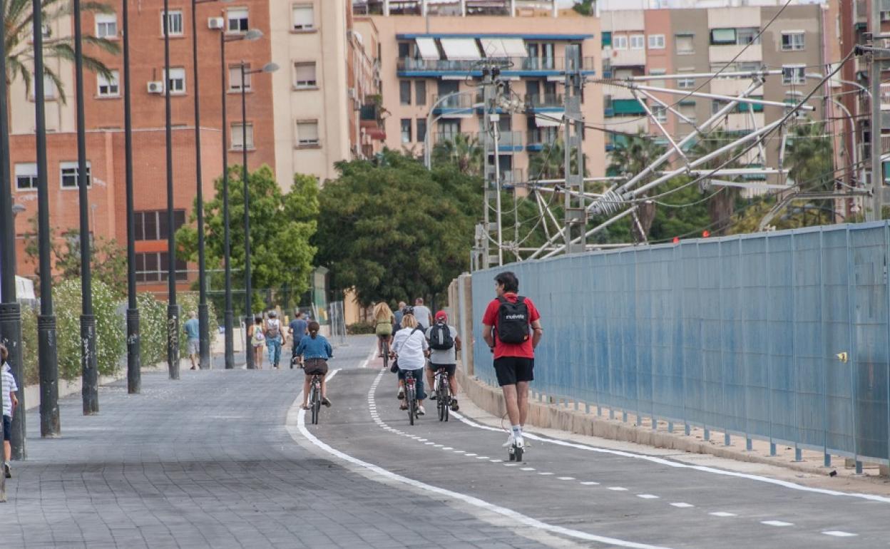 Carril bici en Valencia | Valencia abre una nueva calle para peatones y con carril bici