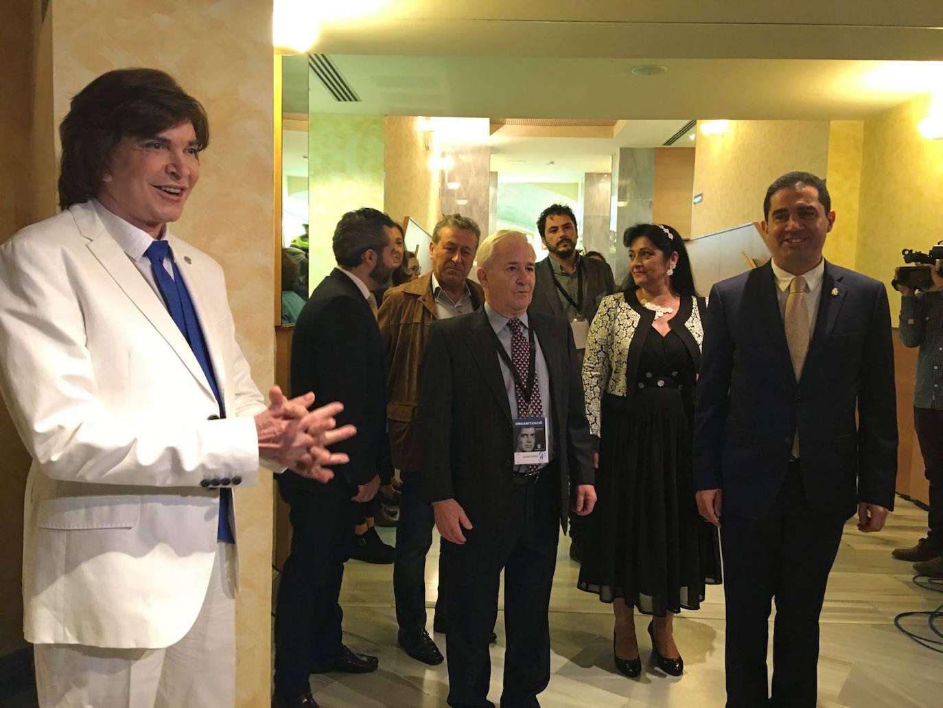 Camilo Sesto, en el Ayuntamiento de Alcoy.