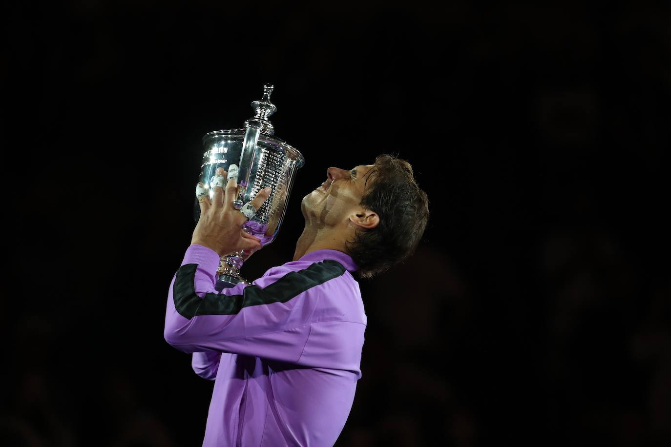 Rafa Nadal celebra su cuarto título del Abierto de Estdos Unidos, que supone su 19ª Grand Slam.