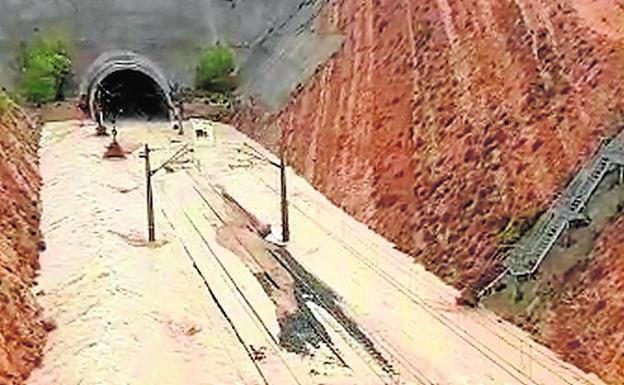 La Font de la Figuera. El túnel del AVE totalmente anegado por el agua. 