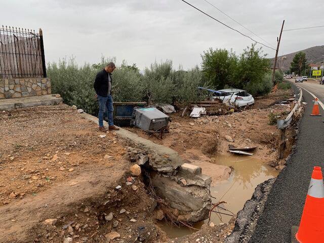 Fotos: Los políticos visitan las zonas más afectadas por la DANA en la Comunitat