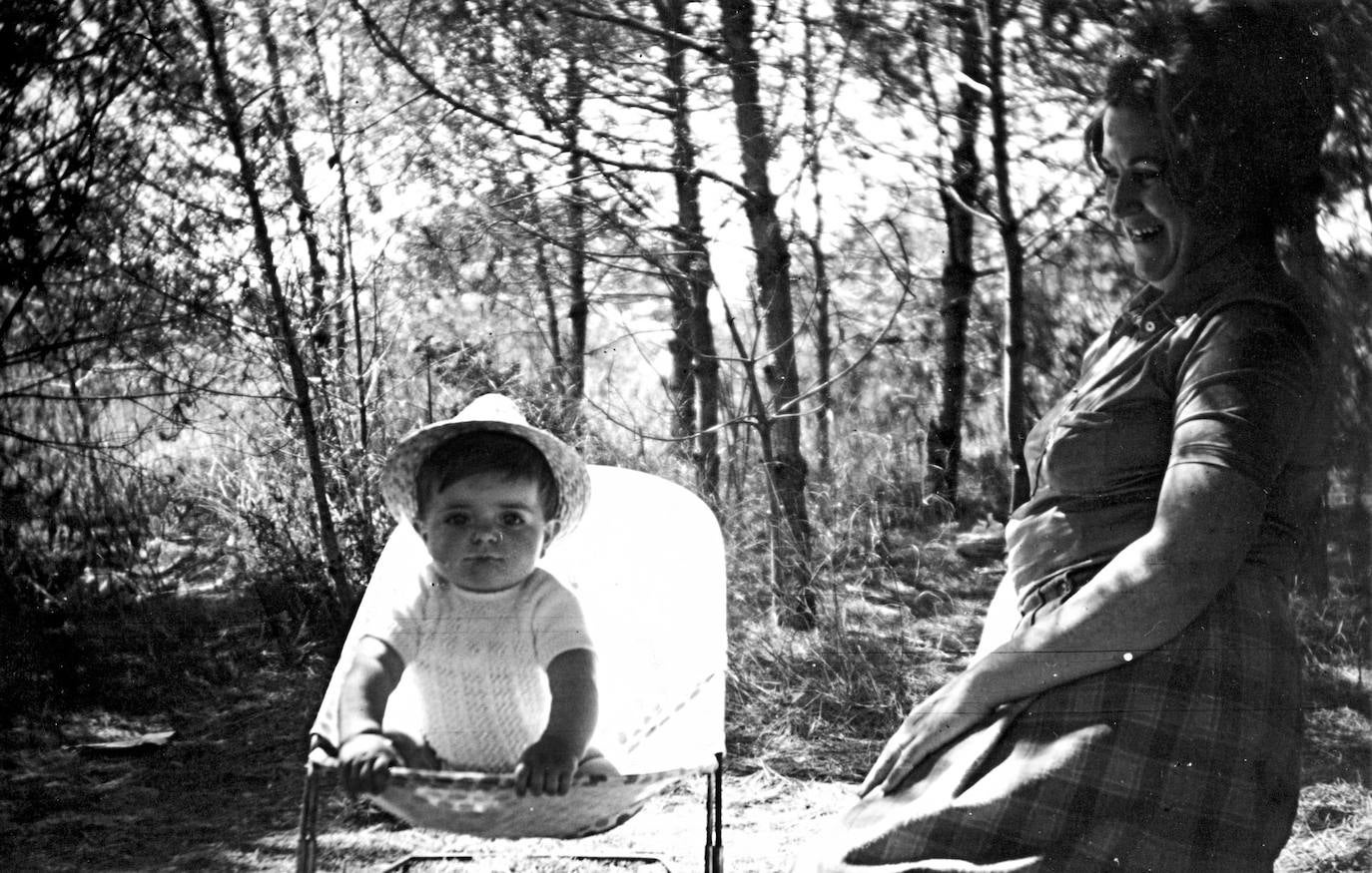 DE PICNIC. «Íbamos mucho en verano al Saler con la fiambrera con tortilla de patata, neverita y melón».