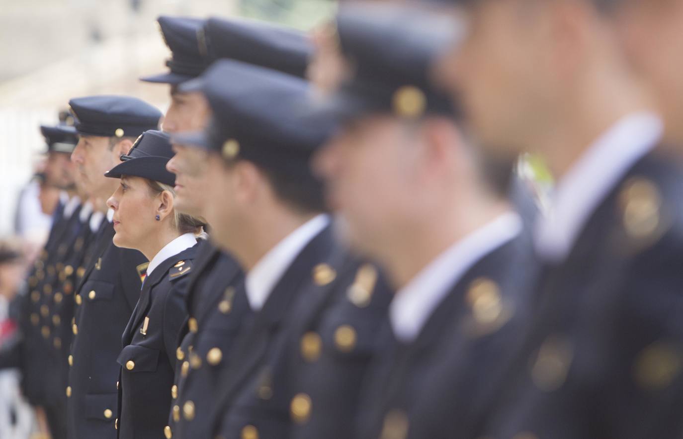 La Generalitat concede un centenar de condecoraciones en el Día de la Policía Autonómica