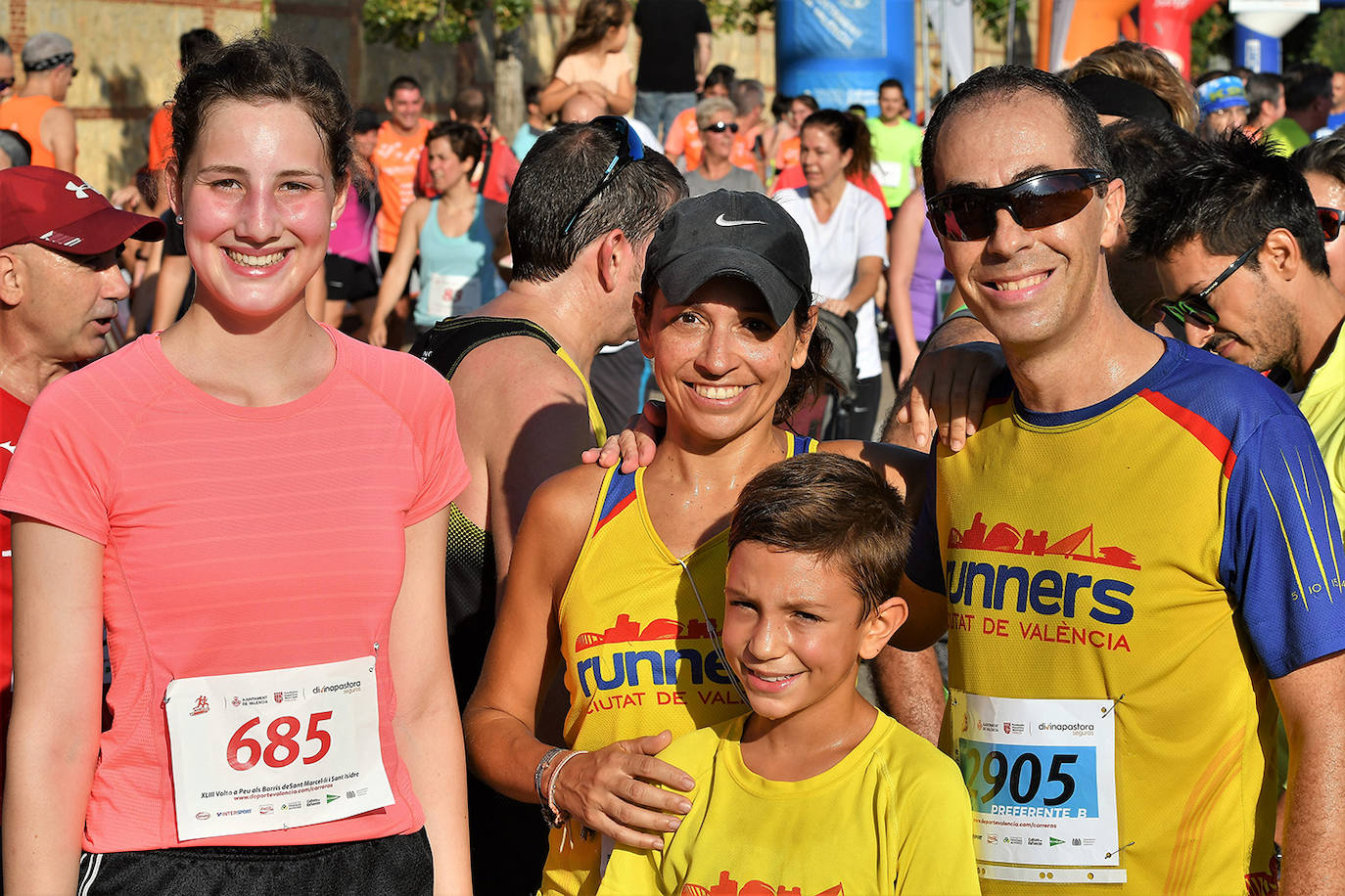 Fotos: Búscate en la 43ª Volta a Peu de los barrios de San Marcelino y San Isidro de Valencia