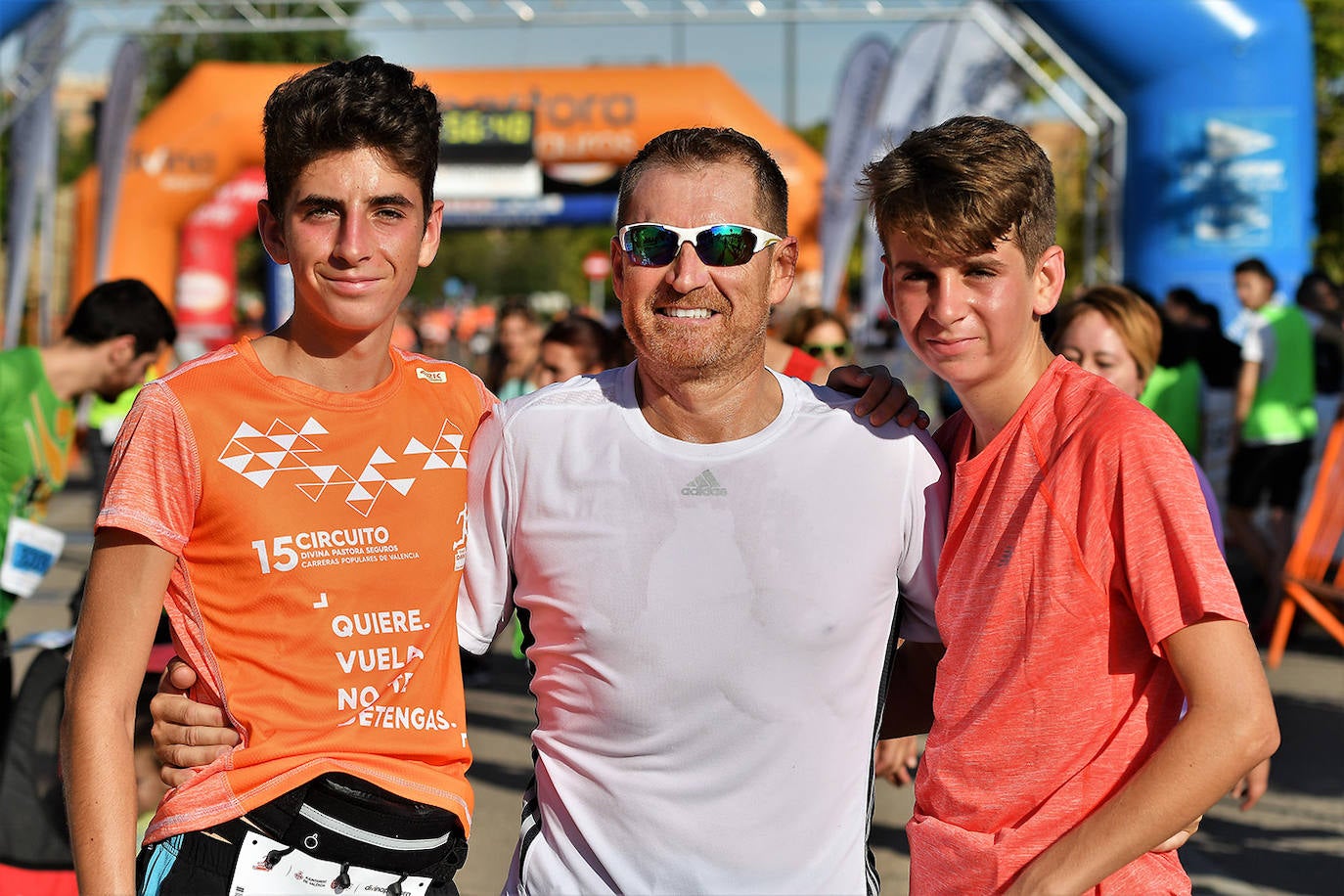 Fotos: Búscate en la 43ª Volta a Peu de los barrios de San Marcelino y San Isidro de Valencia