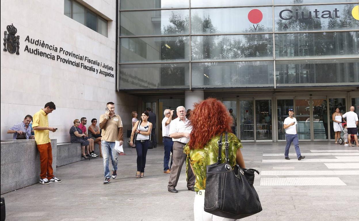 Piden seis años de cárcel a un hostelero que tuvo a 13 empleados sin contrato durante al menos siete años