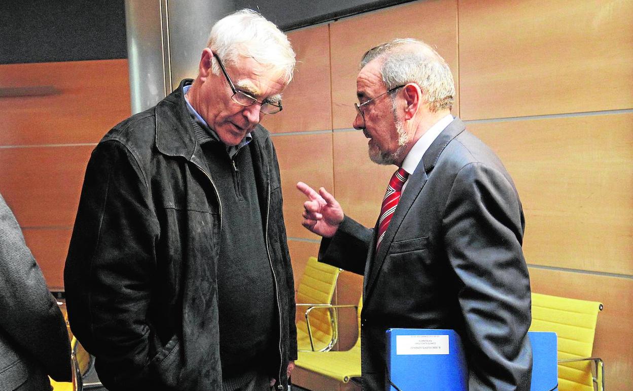 El alcalde Joan Ribó, presidente del Patronato de Feria Valencia, conversa con José Vicente González, presidente del Comité. 