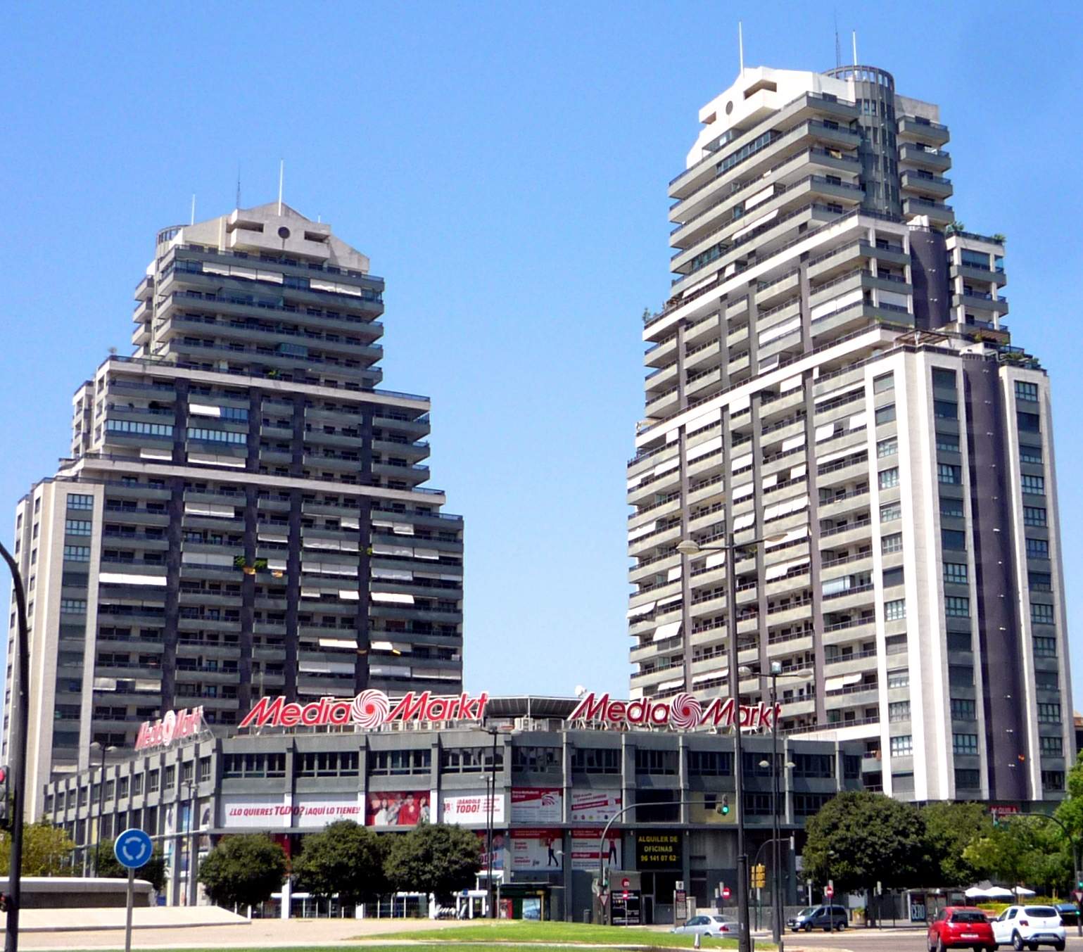 5. Torres Llaves de Oro 2. 90 metros - 26 plantas. Apartamentos - viviendas. Construido en 2003. Son dos edificios gemelos situados junto a la avenida Corts Valencianes.