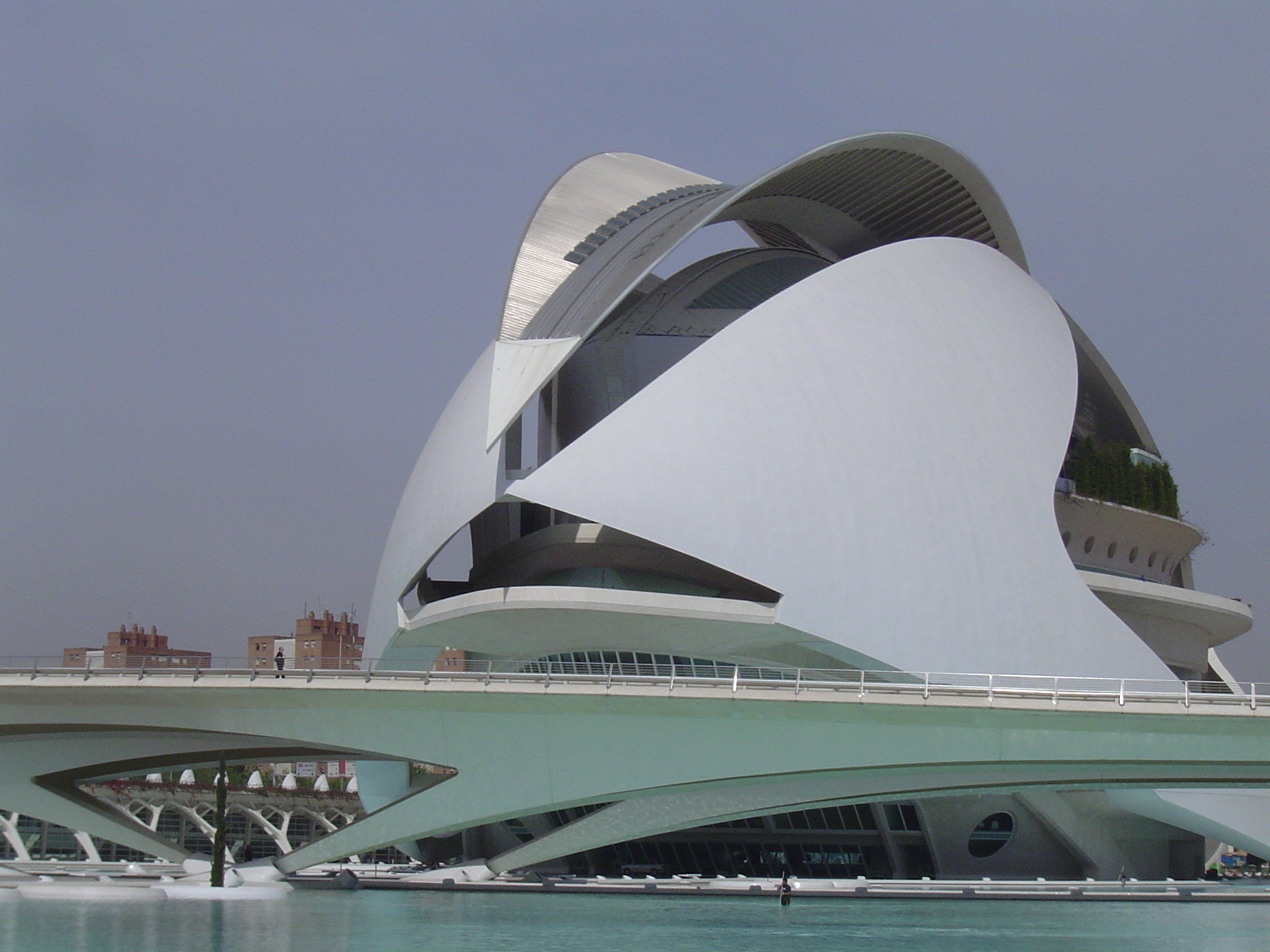 10. Palau de les Arts Reina Sofía. 80 metros de altura. Tiene un uso cultural. Construido en 2005