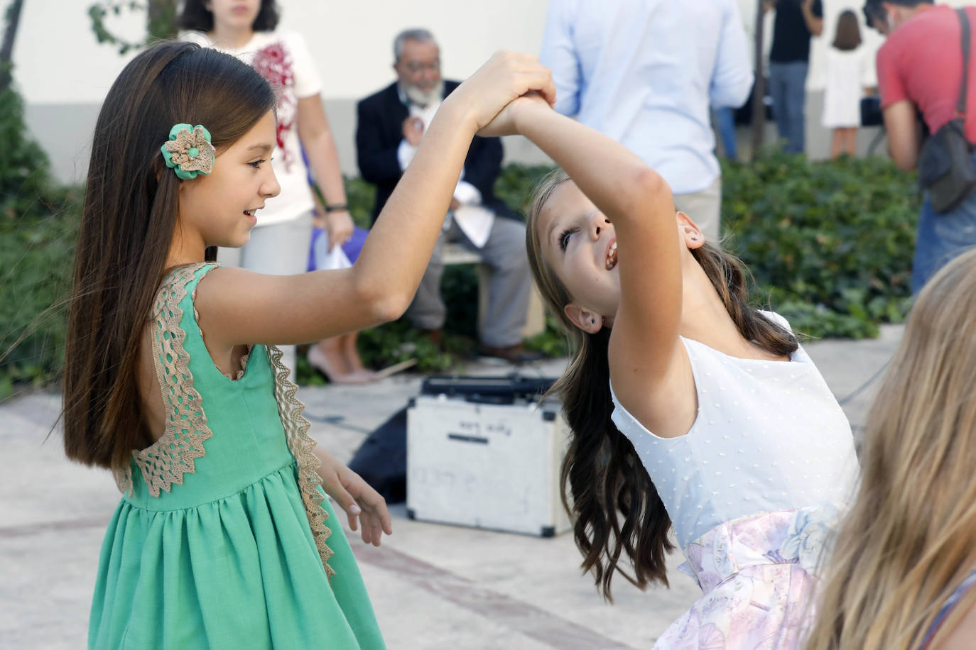 Las 13 aspirantes a fallera mayor de Valencia 2020 y las 13 niñas que sueñan con ser fallera mayor infantil inician el camino que concluirá con la llamada del alcalde Ribó el próximo 16 de octubre.