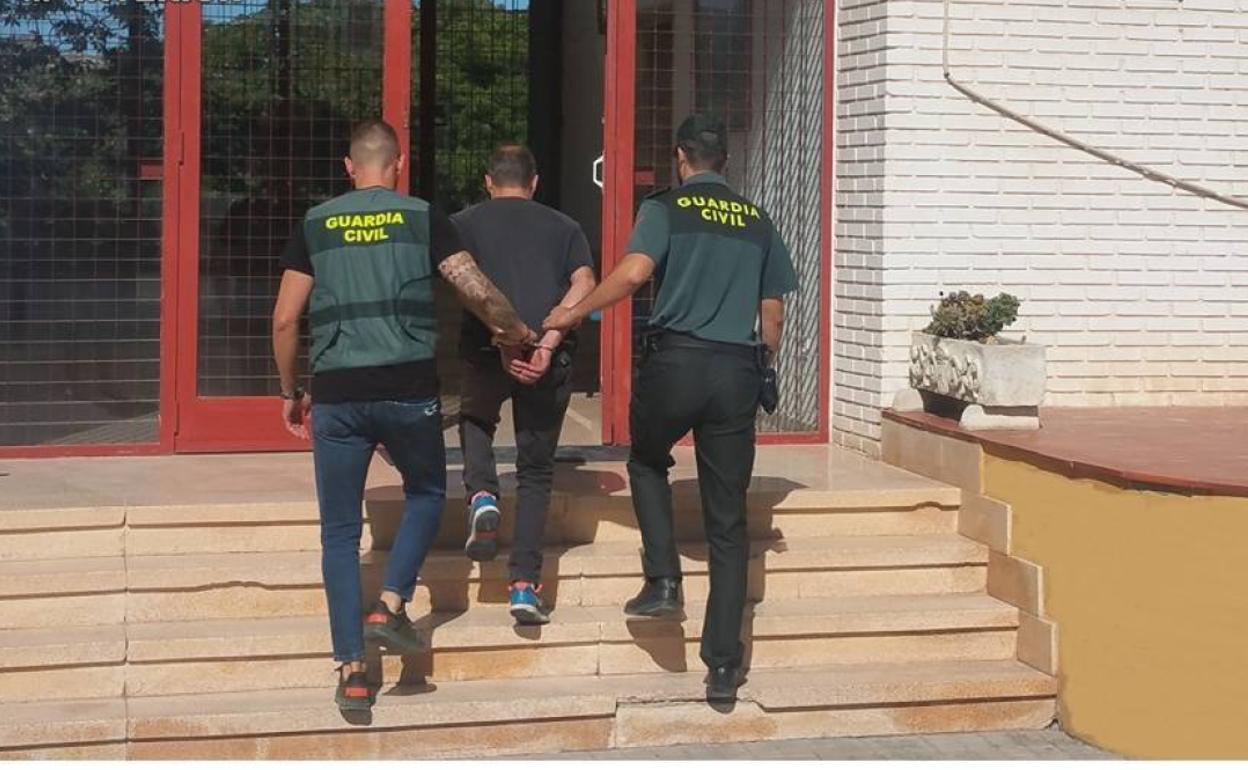 El butronero ha sido detenido por la Guardia Civil. 