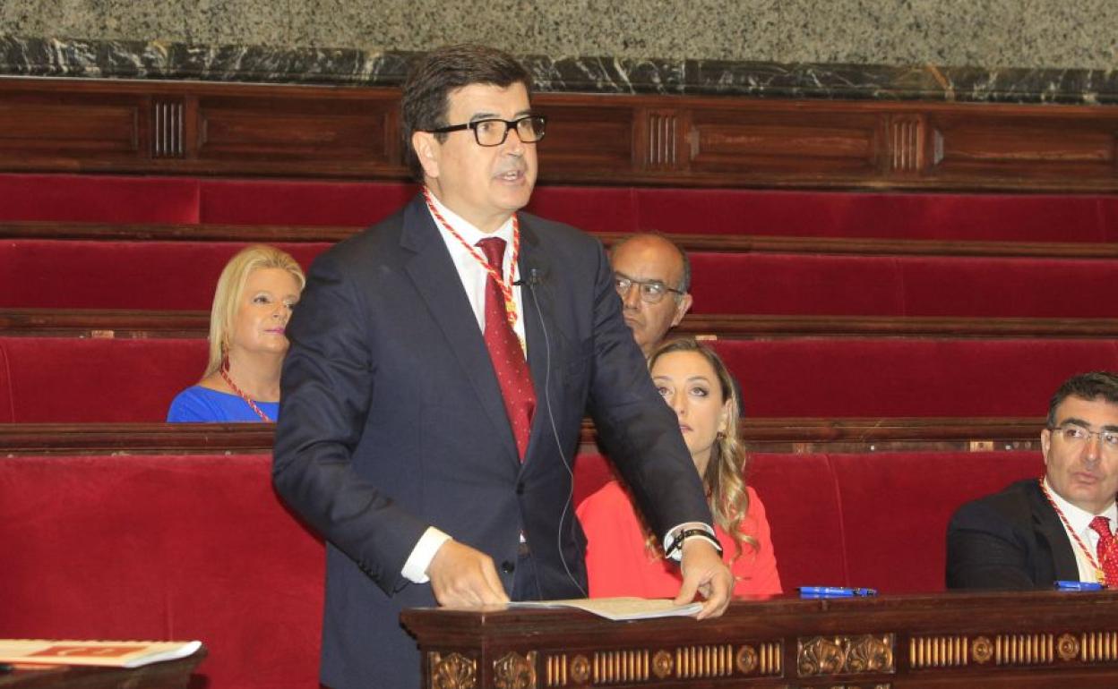 Fernando Giner, durante un pleno en el Ayuntamiento de Valencia.