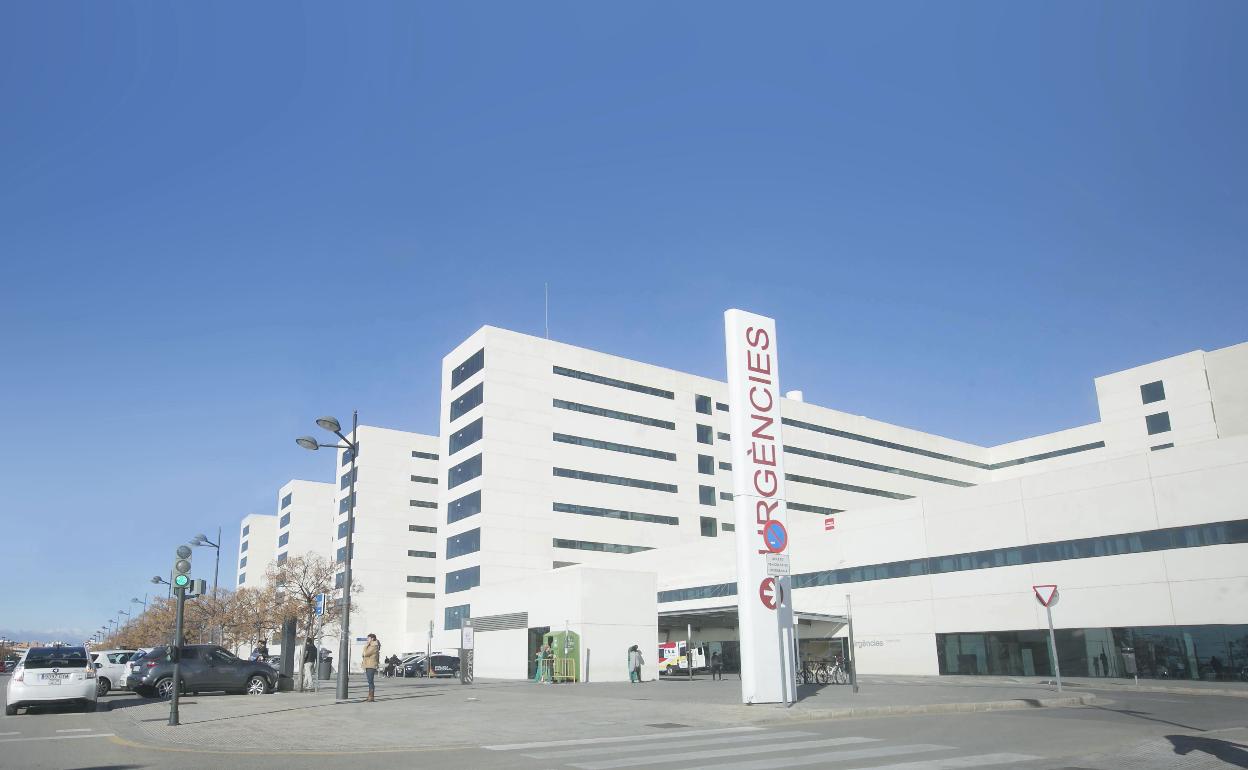 Puerta de urgencias del Hospital La Fe de Valencia. 