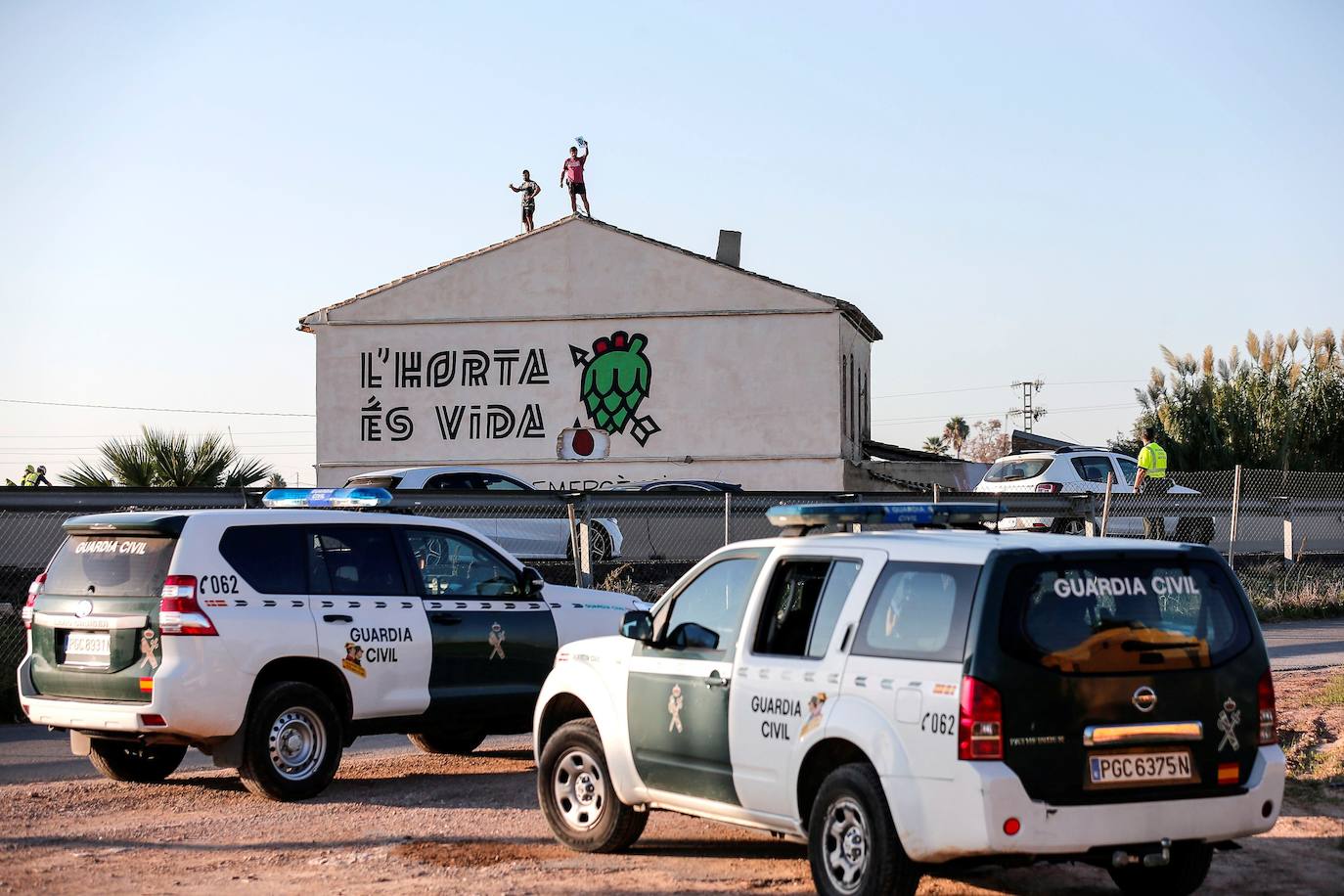 Fotos: La Guardia Civil desaloja a los acampados en la alquería del Forn de la Barraca