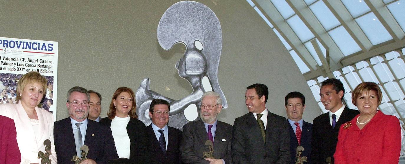 2002. II edición de Valencianos para el Siglo XXI. Premiados: Pescadores del Palmar, Bernat Soria, Luis García Berlanga, Valencia CF y Ángel Casero.