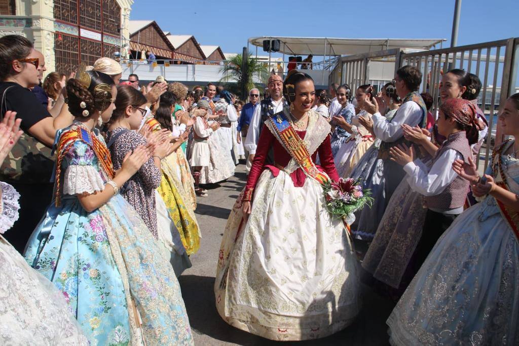 Un año más la Agrupación de Fallas del Marítimo celebró la ofrenda floral a la Virgen sumergida situada en el espigón de la parte exterior del Real Club Náutico de Valencia. La figura, esculpida en bronce, en 1977 por Ignacio Cuartero Fernández, estuvo más de 10 años emplazada bajo el mar frente al faro de Valencia, a 14 metros de profundidad. Sin embargo, en mayo de 2009, debido a las obras de reforzamiento del faro que se hicieron en el Puerto y después de haber restaurado la imagen, los miembros del Club de Buceo G.I.S.E.D VALENCIA, con la colaboración del Real Club Náutico, colocaron la imagen de la Virgen «en un lugar más accesible, frente al espigón situado junto a sus instalaciones, y donde está a 10 metros de profundidad». El Edificio del Reloj del Puerto de Valencia fue el punto de partida del acto el domingo 29 de septiembre, en la que los máximos representantes de las 46 Comisiones falleras que forman la Agrupación, no quisieron perderse este acto tan especial al que acudieron las falleras mayores de Valencia 2019, Marina Civera y Sara Larrazábal.