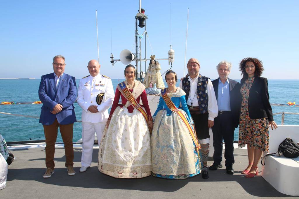 Un año más la Agrupación de Fallas del Marítimo celebró la ofrenda floral a la Virgen sumergida situada en el espigón de la parte exterior del Real Club Náutico de Valencia. La figura, esculpida en bronce, en 1977 por Ignacio Cuartero Fernández, estuvo más de 10 años emplazada bajo el mar frente al faro de Valencia, a 14 metros de profundidad. Sin embargo, en mayo de 2009, debido a las obras de reforzamiento del faro que se hicieron en el Puerto y después de haber restaurado la imagen, los miembros del Club de Buceo G.I.S.E.D VALENCIA, con la colaboración del Real Club Náutico, colocaron la imagen de la Virgen «en un lugar más accesible, frente al espigón situado junto a sus instalaciones, y donde está a 10 metros de profundidad». El Edificio del Reloj del Puerto de Valencia fue el punto de partida del acto el domingo 29 de septiembre, en la que los máximos representantes de las 46 Comisiones falleras que forman la Agrupación, no quisieron perderse este acto tan especial al que acudieron las falleras mayores de Valencia 2019, Marina Civera y Sara Larrazábal.