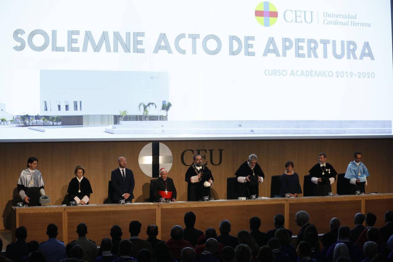 La universidad inaugura su Paraninfo con el acto de apertura del curso
