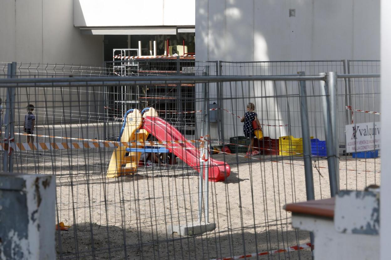 Instalaciones exteriores del Lluís de Santàngel de El Saler, en una imagen tomada ayer. 